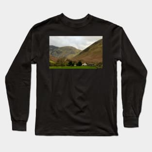 wasdale head inn with kirk fell to the side Long Sleeve T-Shirt